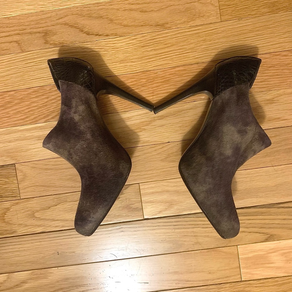 Donald J Pliner Eartha Chocolate Suede Booties/heels